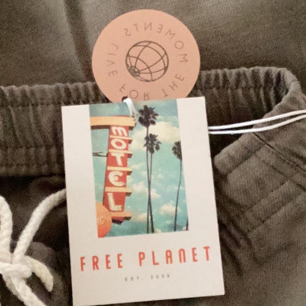 Free Planet NWT Men's Desert Taupe Tan Board Shorts Large - Picture 4 of 6